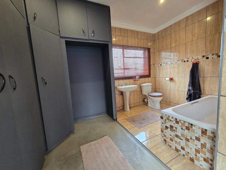 3 Bedroom Property for Sale in Miederpark North West